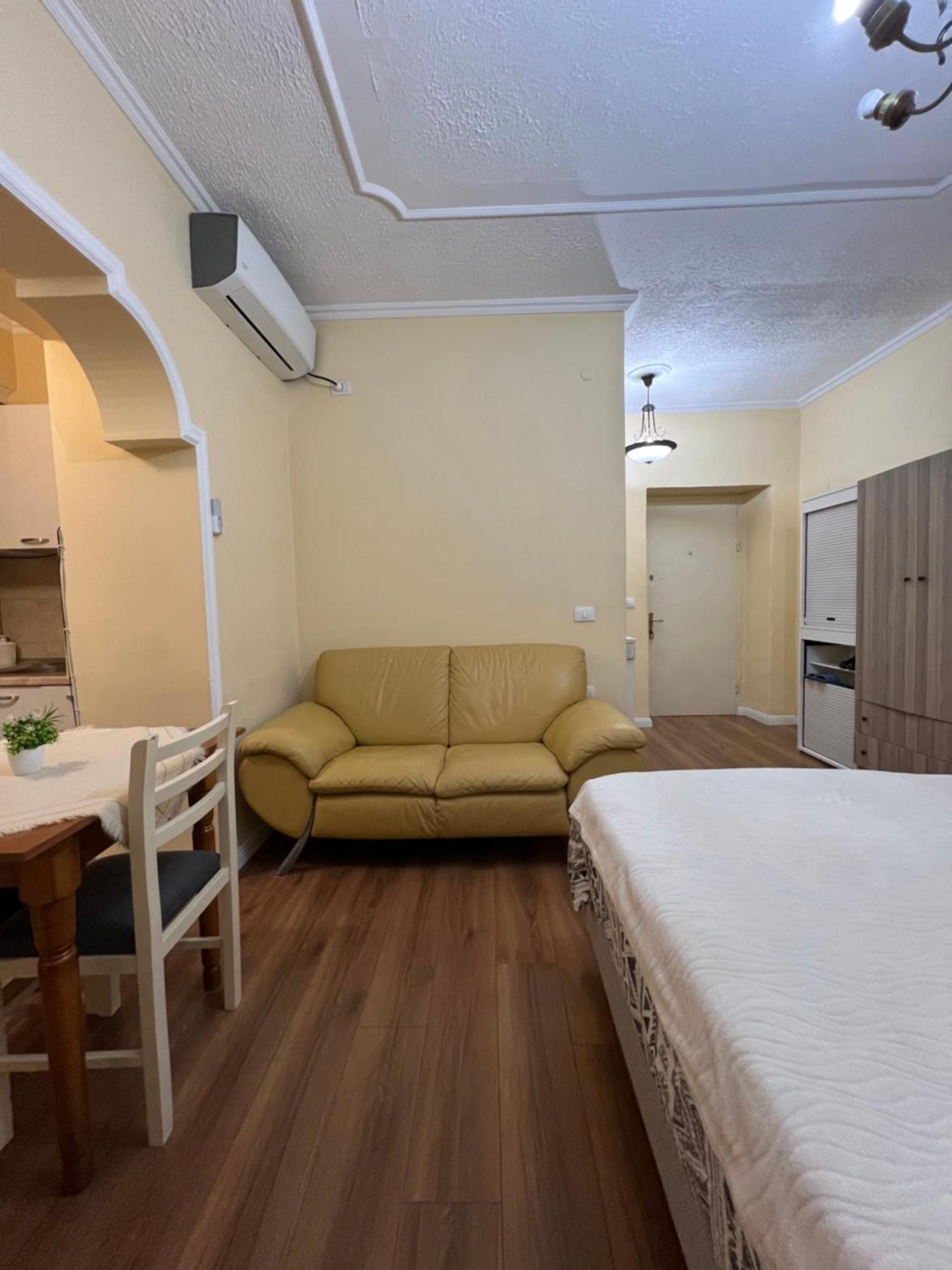 Alle'S M Shyri Studio Apartment Tirana Eksteriør billede